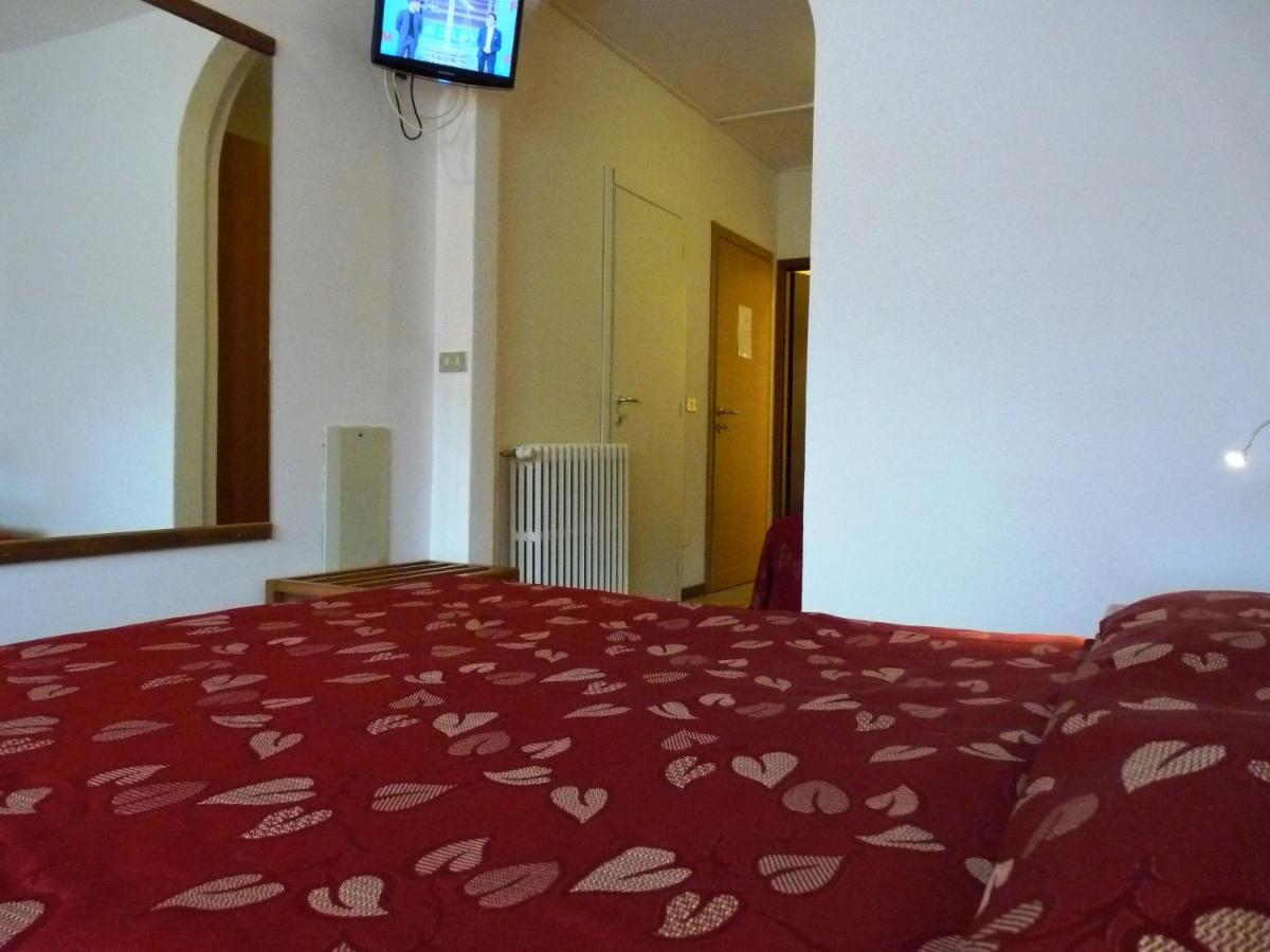 Hotel La Rosa Тельйо Екстер'єр фото