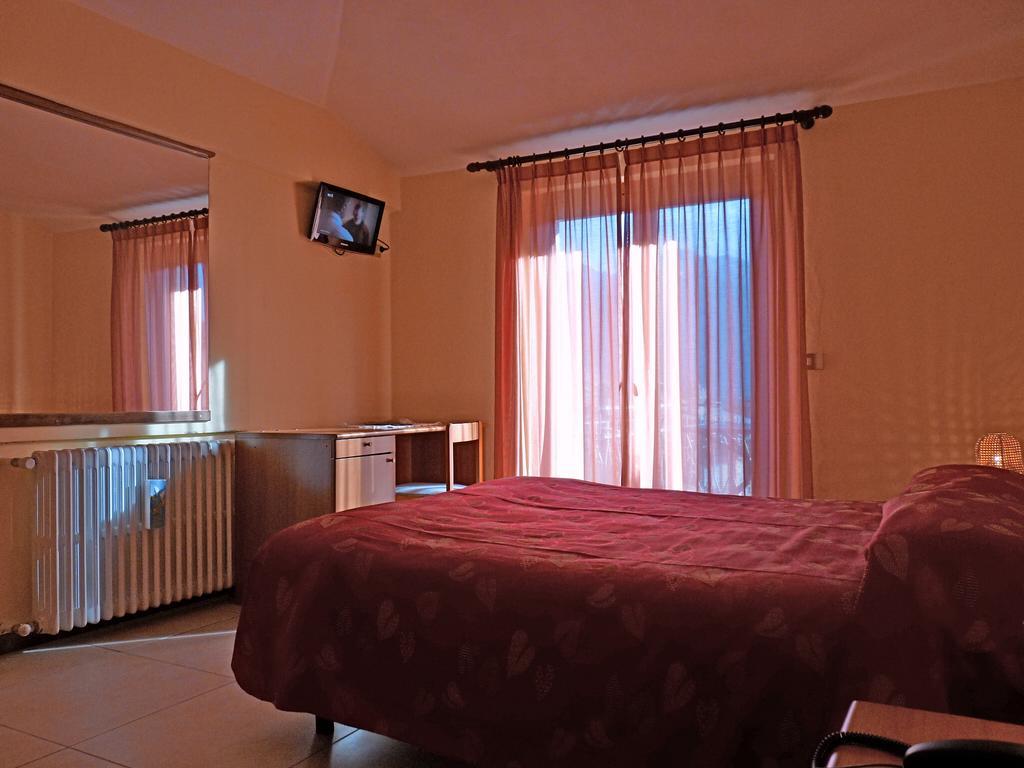 Hotel La Rosa Тельйо Екстер'єр фото