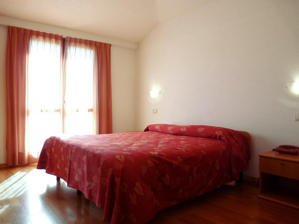 Hotel La Rosa Тельйо Екстер'єр фото