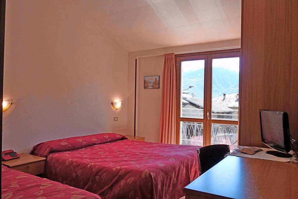 Hotel La Rosa Тельйо Екстер'єр фото