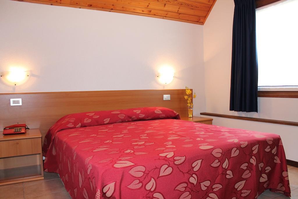 Hotel La Rosa Тельйо Екстер'єр фото