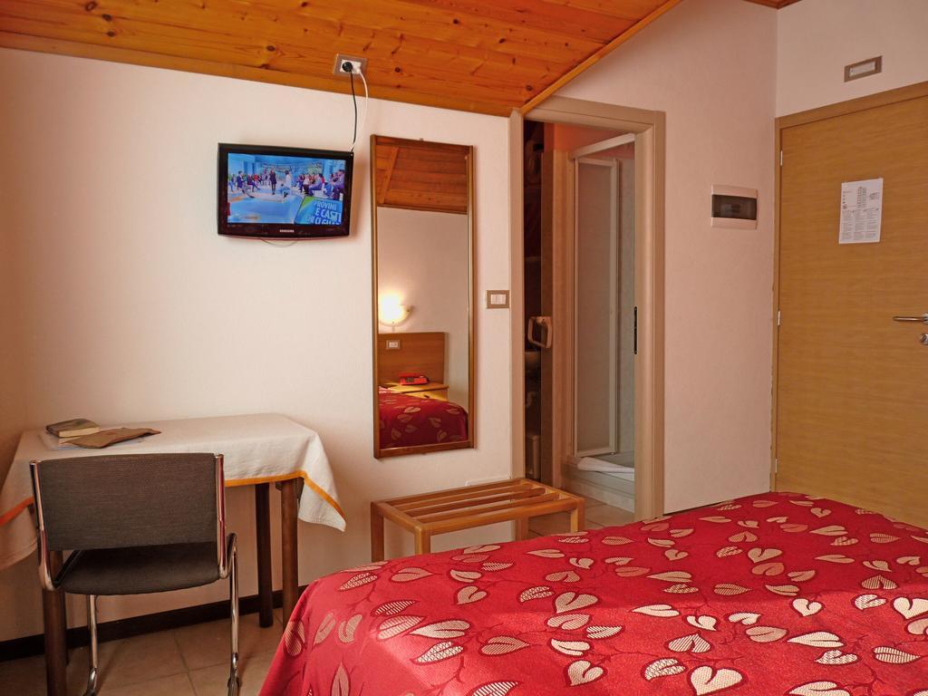 Hotel La Rosa Тельйо Екстер'єр фото