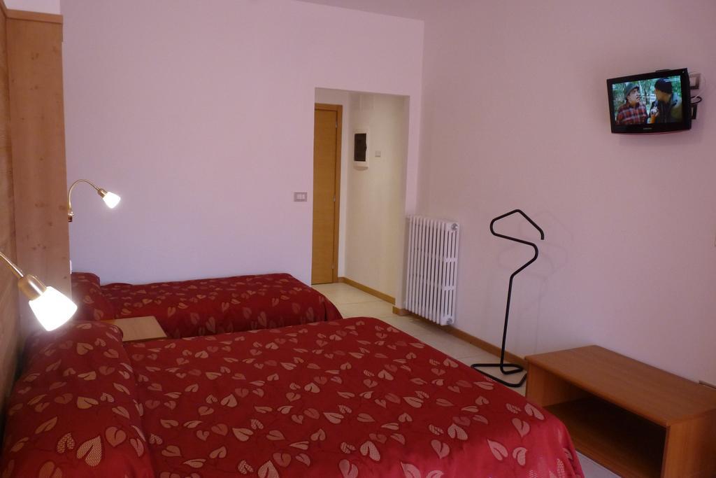 Hotel La Rosa Тельйо Екстер'єр фото