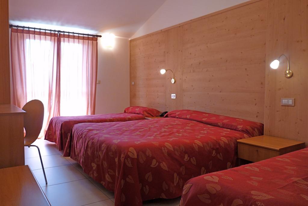 Hotel La Rosa Тельйо Екстер'єр фото