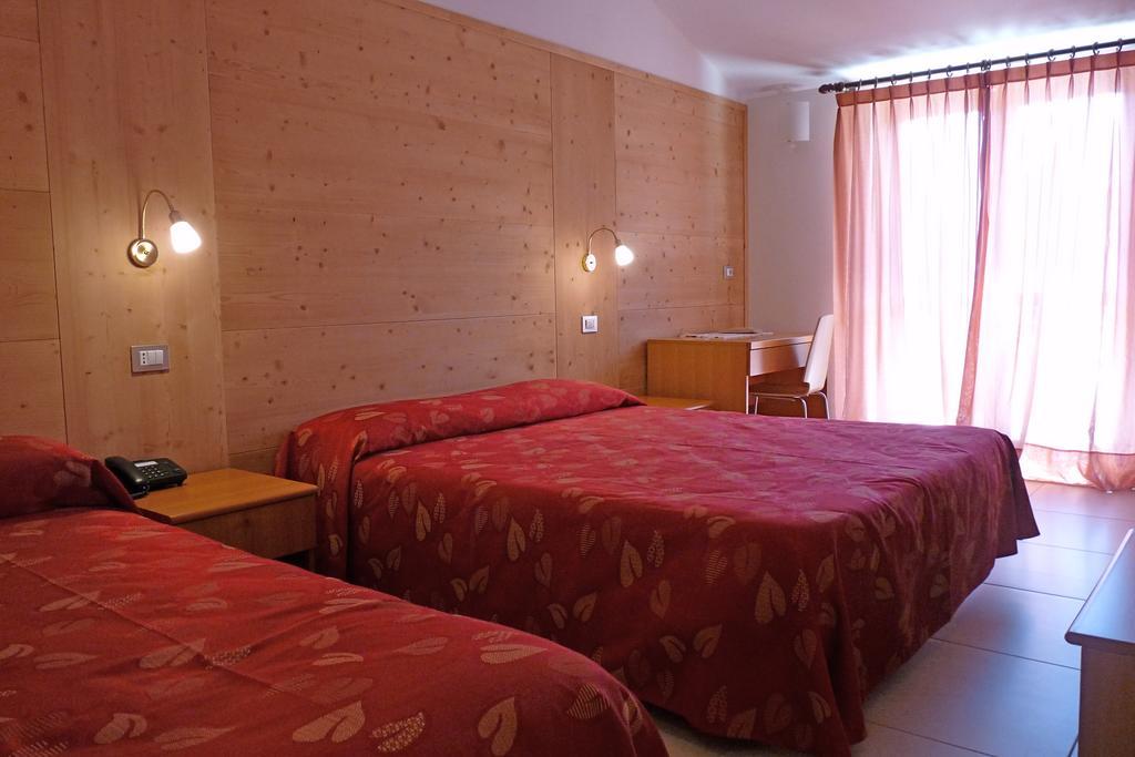 Hotel La Rosa Тельйо Екстер'єр фото